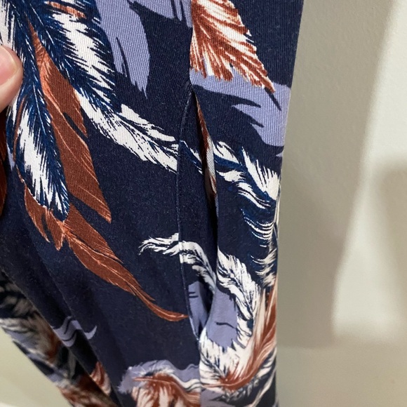 Ingrid & Isabel Navy Feathers Maternity dress - Picture 7 of 9